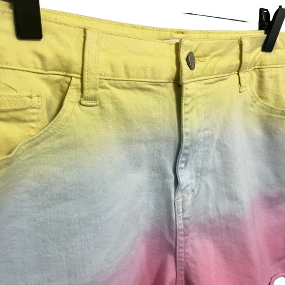 Judy Blue Dip Dye Cut Off Shorts - Picture 5 of 10